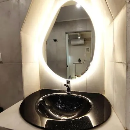 Giorgos & Chara In The Old Port Holiday home *