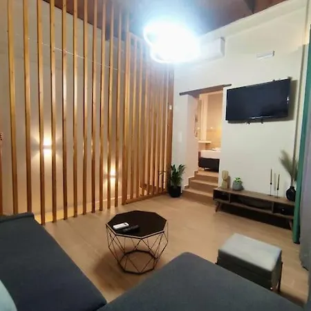 Giorgos & Chara In The Old Port Holiday home