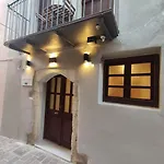 Giorgos & Chara In The Old Port Holiday home