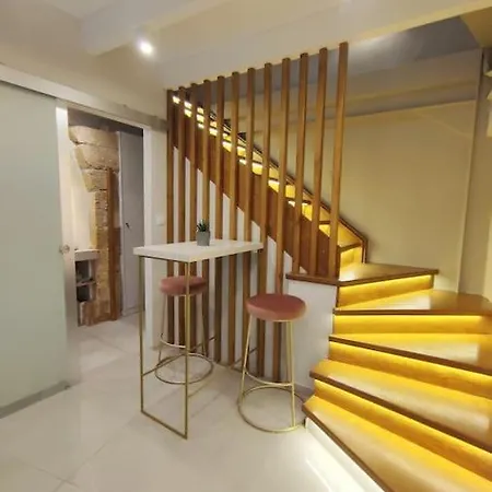 Giorgos & Chara In The Old Port * 하니아